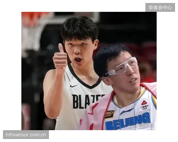 周琦的内线防守统治力是广东队新体系的基石,年轻锋线的成长决定球队上限。 周琦的内线防守统治力是广东队新体系的基石,年轻锋线的成长决定球队上限。